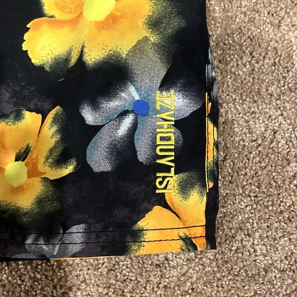 ISLAND HAZE - Picture 2 of 5